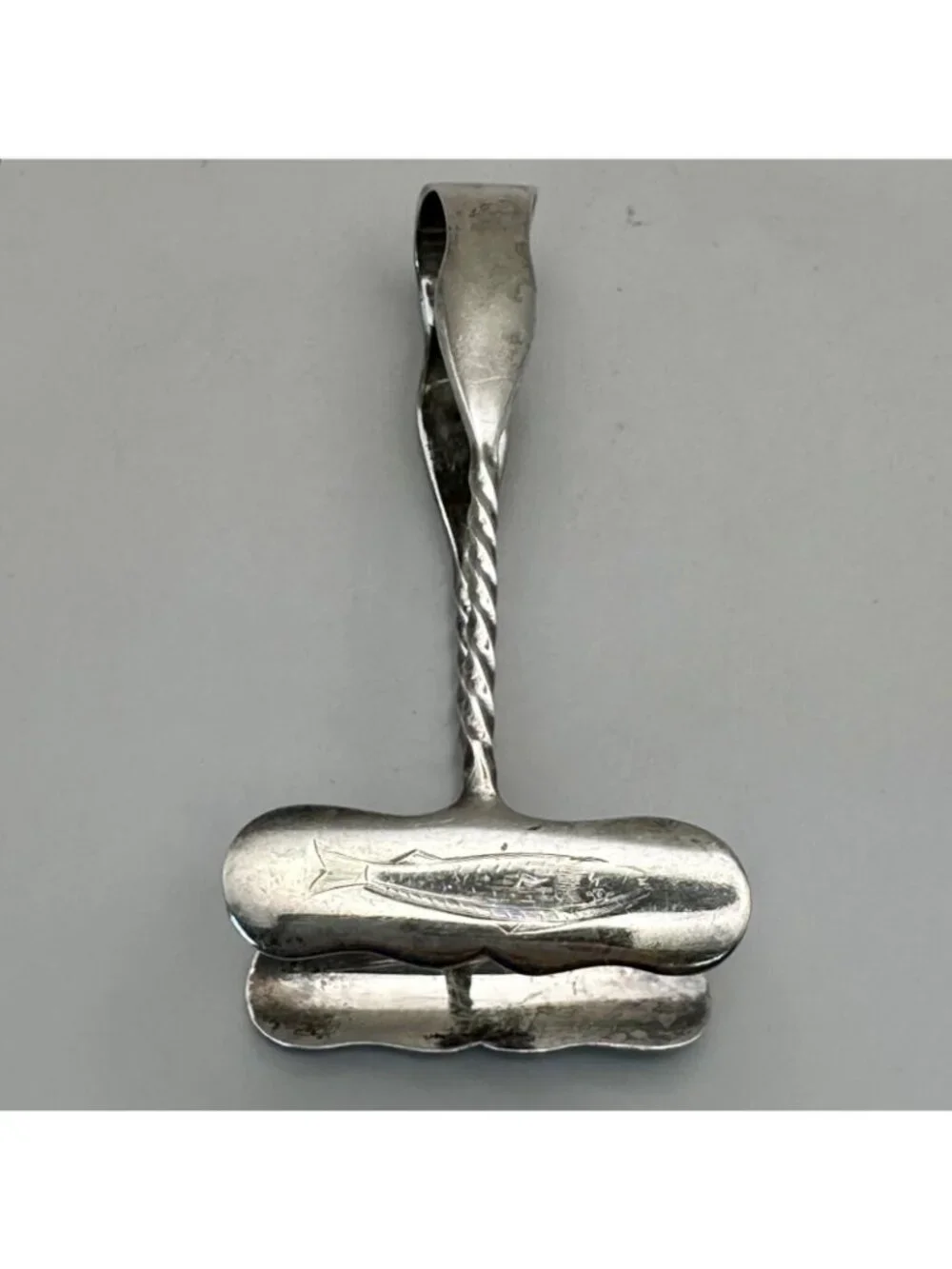 Fish Pattern Sardine Tongs Twisted Handle Vintage Silverplate 4